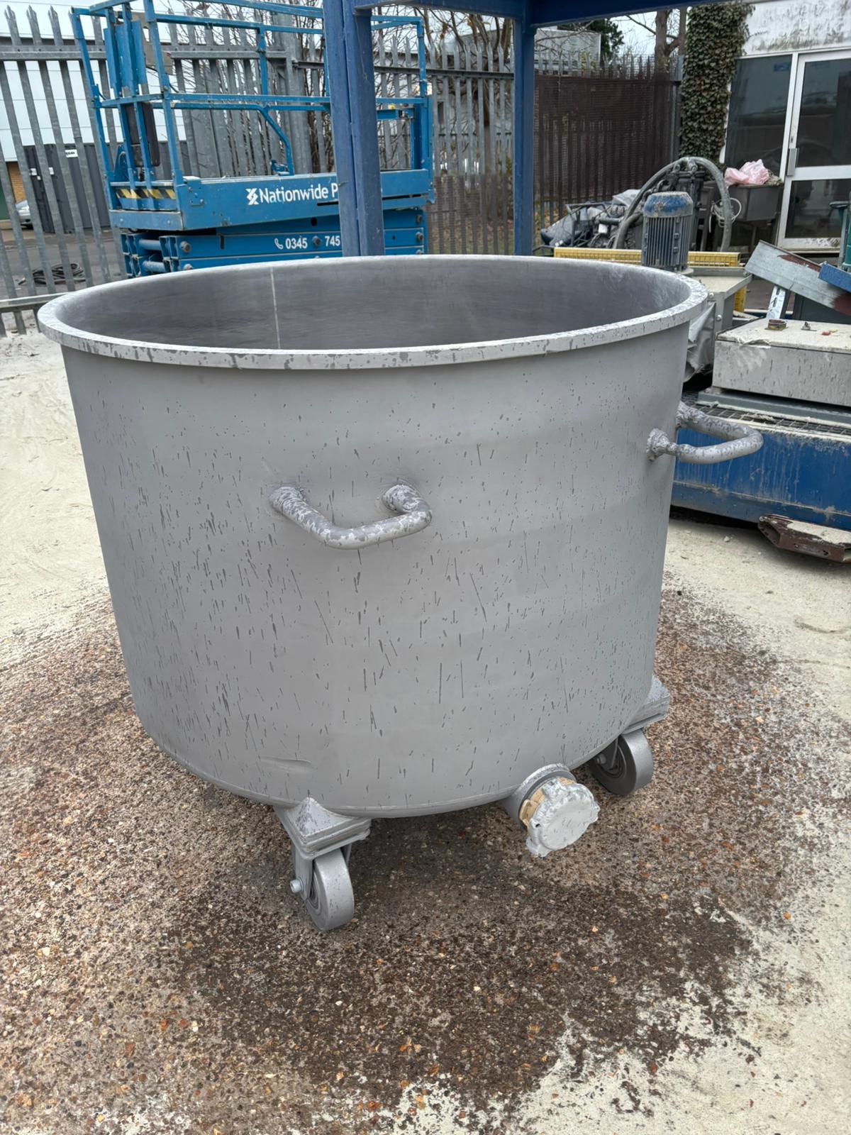 Restored container ready for food-grade coating application